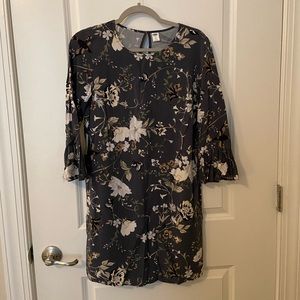 Old Navy Gray and Cream Three Quarter Bell Sleeve Floral Dress